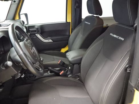Used 2015 Jeep Wrangler Rubicon w/ Power Convenience Group AWD/4WD image 12