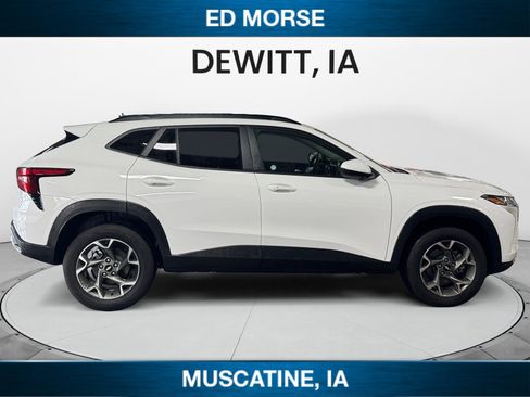 Used 2025 Chevrolet Trax LT w/ LT Convenience Package FWD image 6