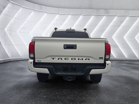 Used 2019 Toyota Tacoma TRD Off-Road w/ Technology Package image 4