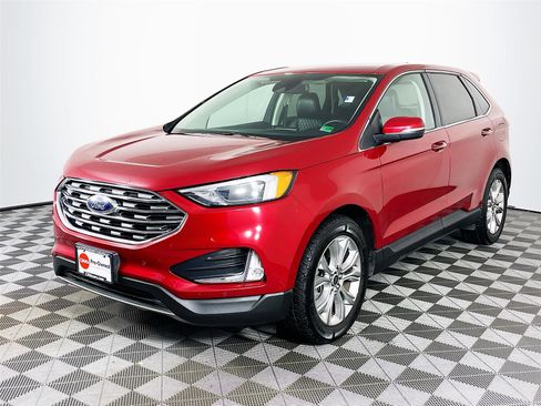Used 2023 Ford Edge Titanium image 3
