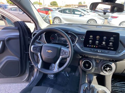 Used 2025 Chevrolet Blazer LT FWD image 36