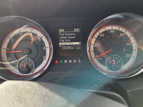 Used 2016 Dodge Grand Caravan SXT w/ Rear Park Assist Package FWD image 11