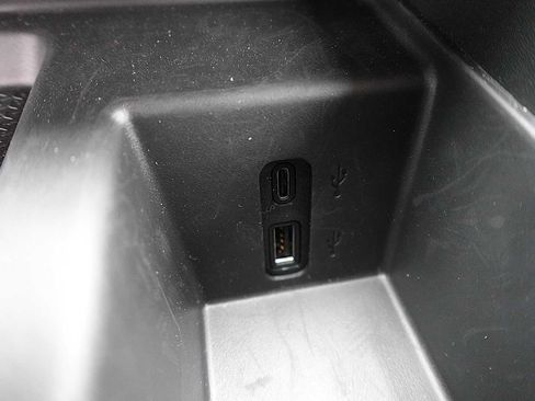 Used 2025 GMC Acadia AT4 w/ Luxury Package image 23