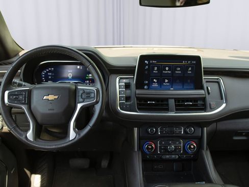 Used 2022 Chevrolet Suburban LT w/ LT Signature Plus Package AWD/4WD image 3