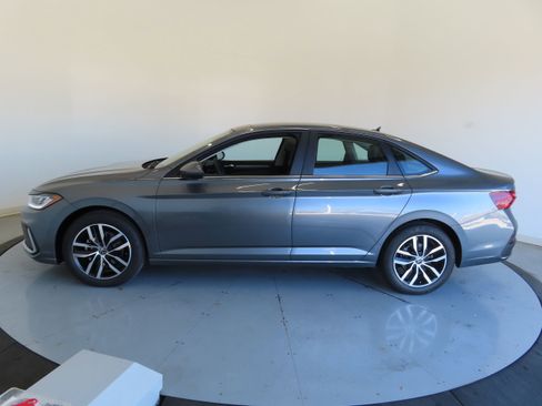 New 2026 Volkswagen Jetta SE FWD image 8