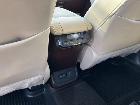 Used 2021 Toyota Highlander Limited image 27