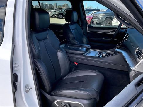 Used 2024 Jeep Wagoneer Series II w/ Flexible Seating Group RWD image 13