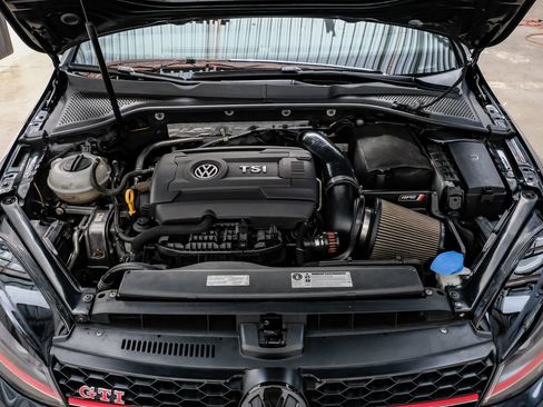 Used 2017 Volkswagen GTI SE image 52