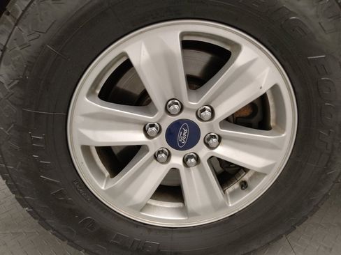 Used 2015 Ford F150 XLT image 31