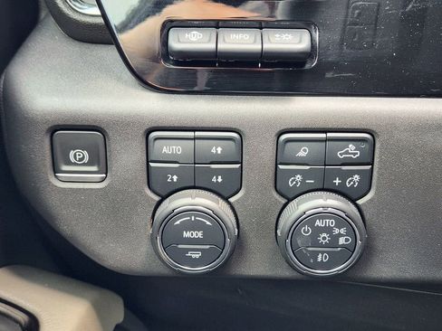 Used 2023 Chevrolet Silverado 1500 ZR2 w/ Technology Package image 22