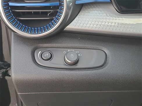 New 2026 Chevrolet Trax LT image 25