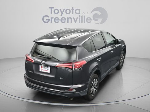 Used 2018 Toyota RAV4 LE FWD image 15