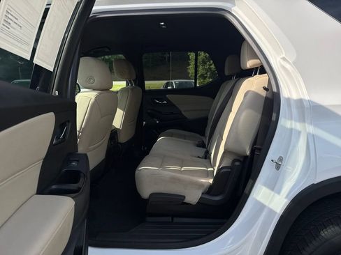 Used 2022 Chevrolet Traverse LS FWD image 27
