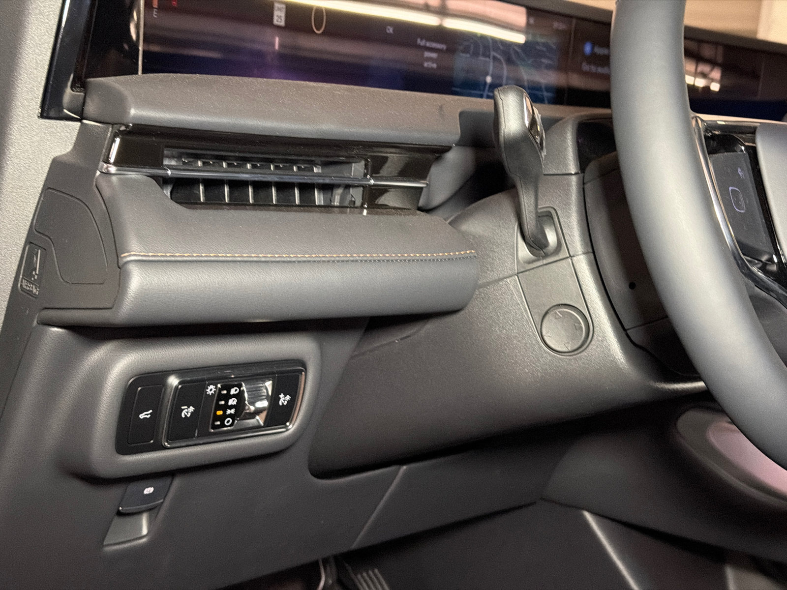 New 2026 Lincoln Nautilus Premier AWD/4WD image 18