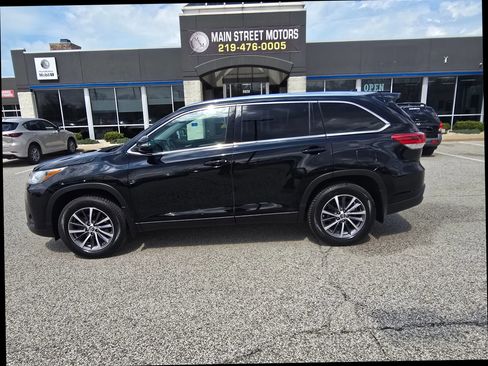 Used 2019 Toyota Highlander XLE image 1