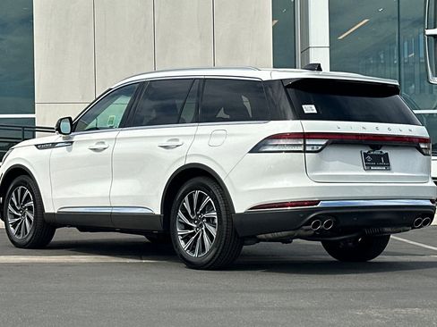 New 2025 Lincoln Aviator 2WD image 4