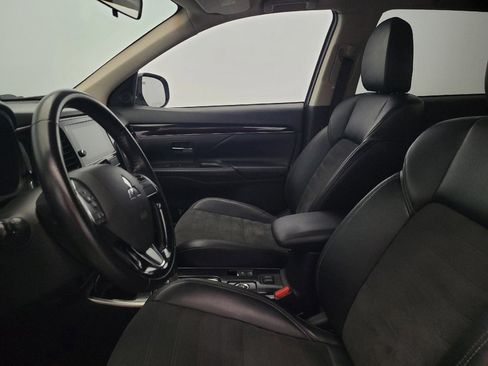 Used 2019 Mitsubishi Outlander SE image 17