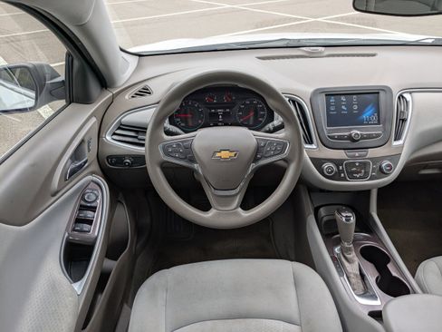 Used 2018 Chevrolet Malibu LS image 15