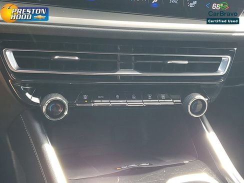 Used 2025 Chevrolet Traverse LT FWD image 26