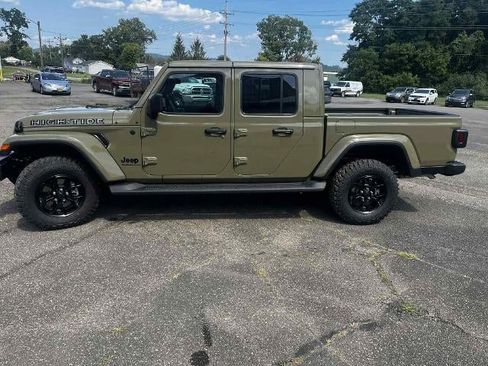 Used 2025 Jeep Gladiator Sport AWD/4WD image 2