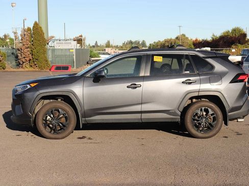 Used 2020 Toyota RAV4 XLE AWD/4WD image 8