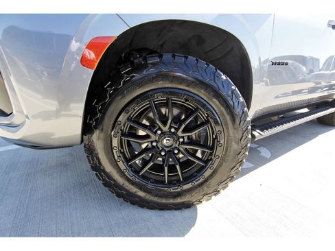 Used 2021 Chevrolet Tahoe Z71 w/ Z71 Signature Package image 28