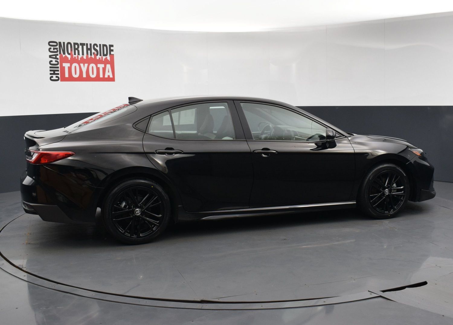 Used 2025 Toyota Camry SE FWD image 5