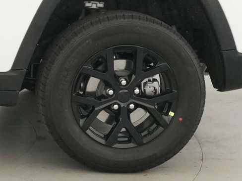 New 2025 Jeep Grand Cherokee Altitude image 33