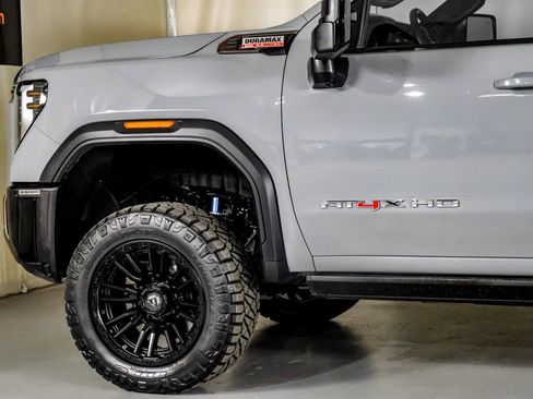 Used 2024 GMC Sierra 2500 AT4X image 12