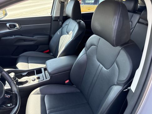 Used 2024 Kia Sorento S w/ Panoramic Sunroof Package image 12