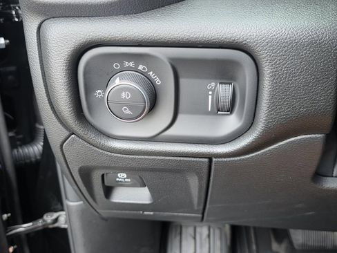 New 2026 RAM 1500 Express AWD/4WD image 21