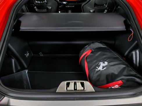 Used 2018 Ferrari 812 Superfast RWD image 15