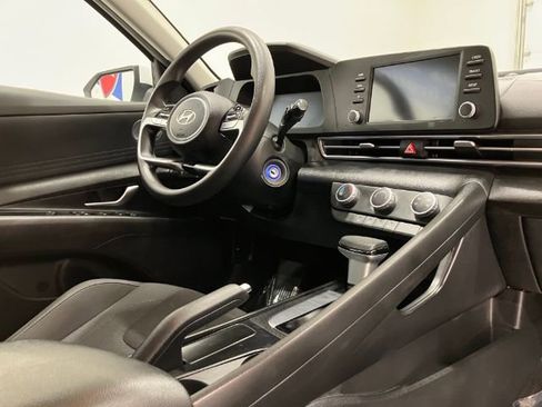 Used 2024 Hyundai Elantra SE image 41
