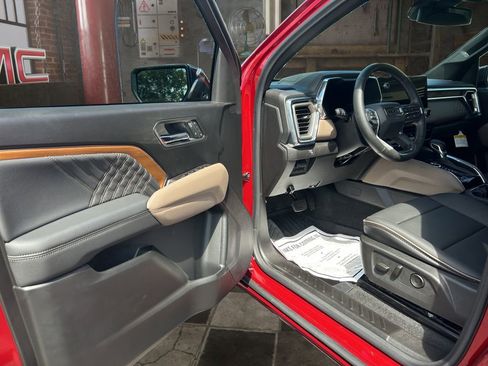 Used 2026 GMC Canyon Denali AWD/4WD image 16