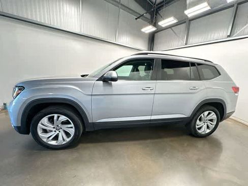 Certified 2023 Volkswagen Atlas SE w/ Panoramic Sunroof Package AWD/4WD image 2