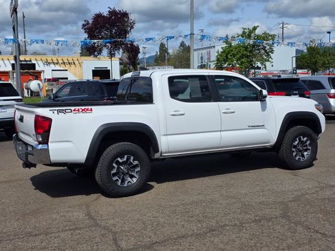 Used 2018 Toyota Tacoma TRD Off-Road image 31
