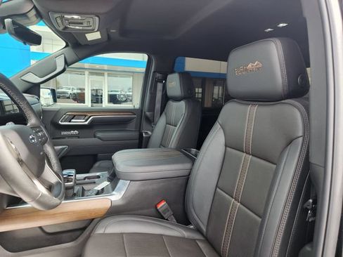 Used 2025 Chevrolet Silverado 1500 High Country w/ Midnight Edition AWD/4WD image 11