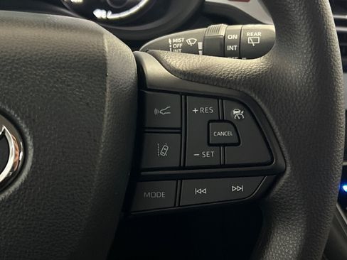 New 2026 Toyota Sienna LE FWD image 28