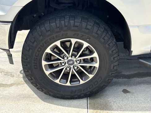 Used 2018 Ford F150 XLT w/ Equipment Group 302A Luxury AWD/4WD image 11