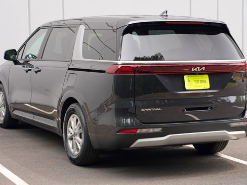 Used 2023 Kia Carnival LX FWD image 44