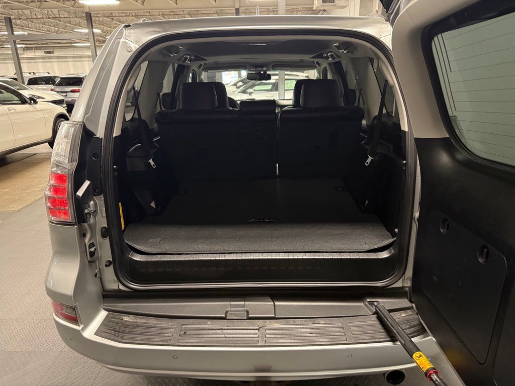 Used 2017 Lexus GX 460 Premium w/ Premium Package AWD/4WD image 17