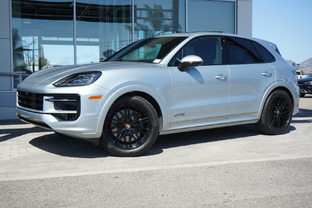 Used 2026 Porsche Cayenne GTS AWD/4WD image 4