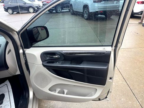 Used 2014 Dodge Grand Caravan SXT image 15