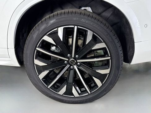 New 2026 Volvo XC90 B6 Plus w/ Protection Package Premier AWD/4WD image 33