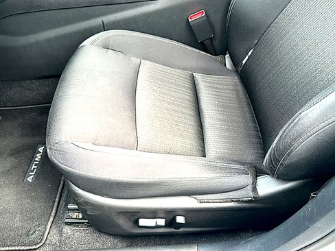 Used 2025 Nissan Altima 2.5 SV FWD image 15