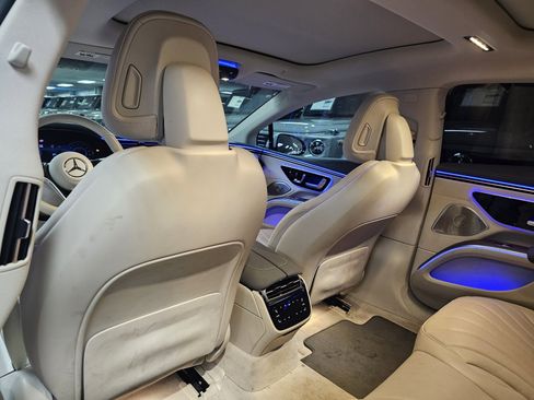 Used 2023 Mercedes-Benz EQS 580 4MATIC Sedan image 7