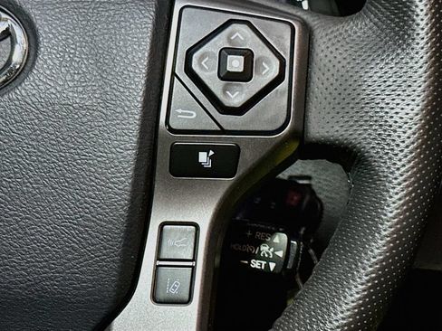 Certified 2020 Toyota Tacoma SR5 AWD/4WD image 29