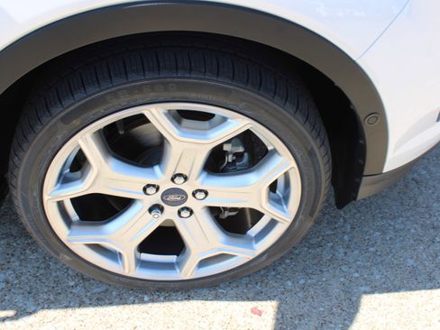 Used 2019 Ford Escape Titanium image 35