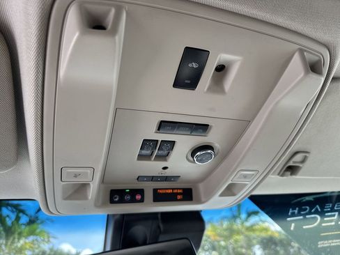 Used 2018 Cadillac Escalade Luxury AWD/4WD image 56