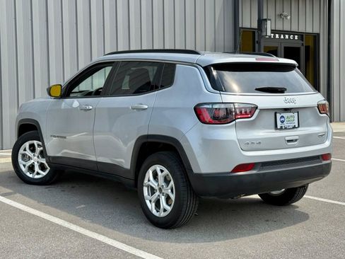Used 2024 Jeep Compass Latitude AWD/4WD image 7
